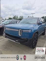 2025 Rivian R1S Adventure